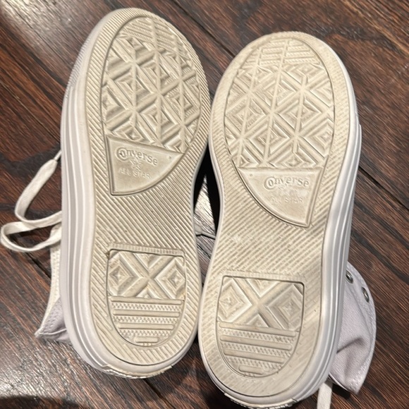 Converse Women’s Move High Lace Up Platform Sneakers - Picture 9 of 10